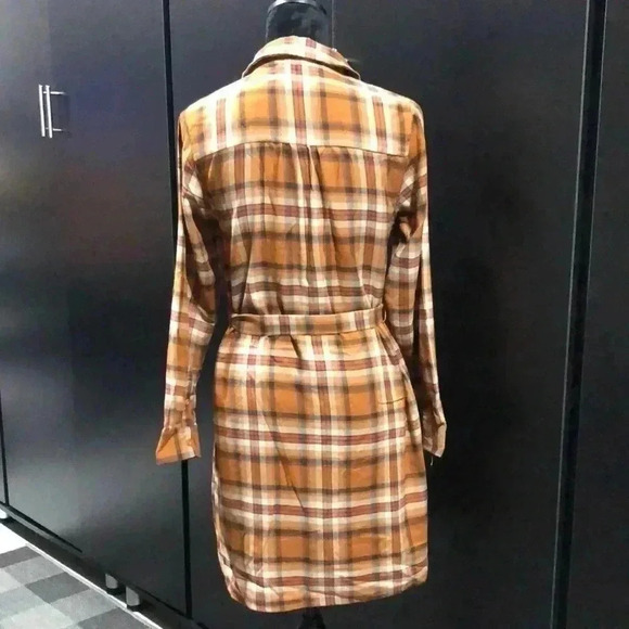 Lucky Brand V-neck,collar,long sleeve,rust plaid,button down, tie waist - Picture 5 of 11